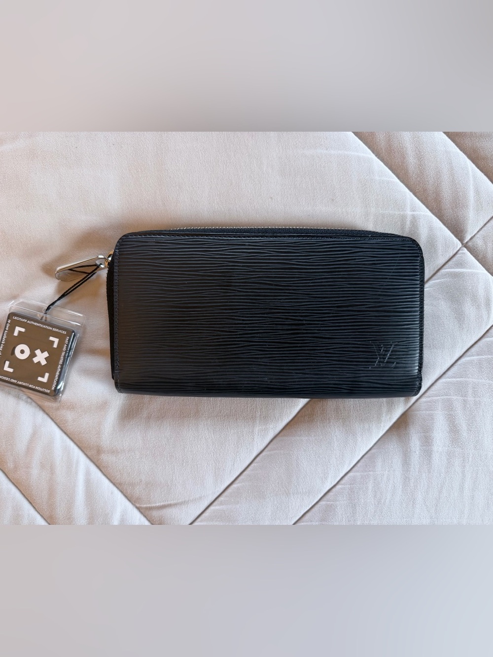 Louis Vuitton Zippy Wallet in Black Epi leather with silver hardware - Picture 2 of 14
